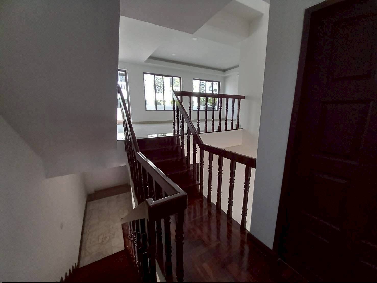 MH68  🏡 For Rent — Home office Thonglor
