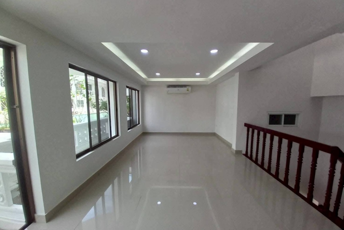 MH68  🏡 For Rent — Home office Thonglor