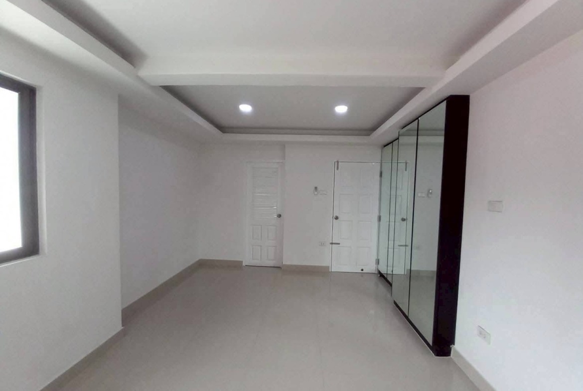 MH68  🏡 For Rent — Home office Thonglor