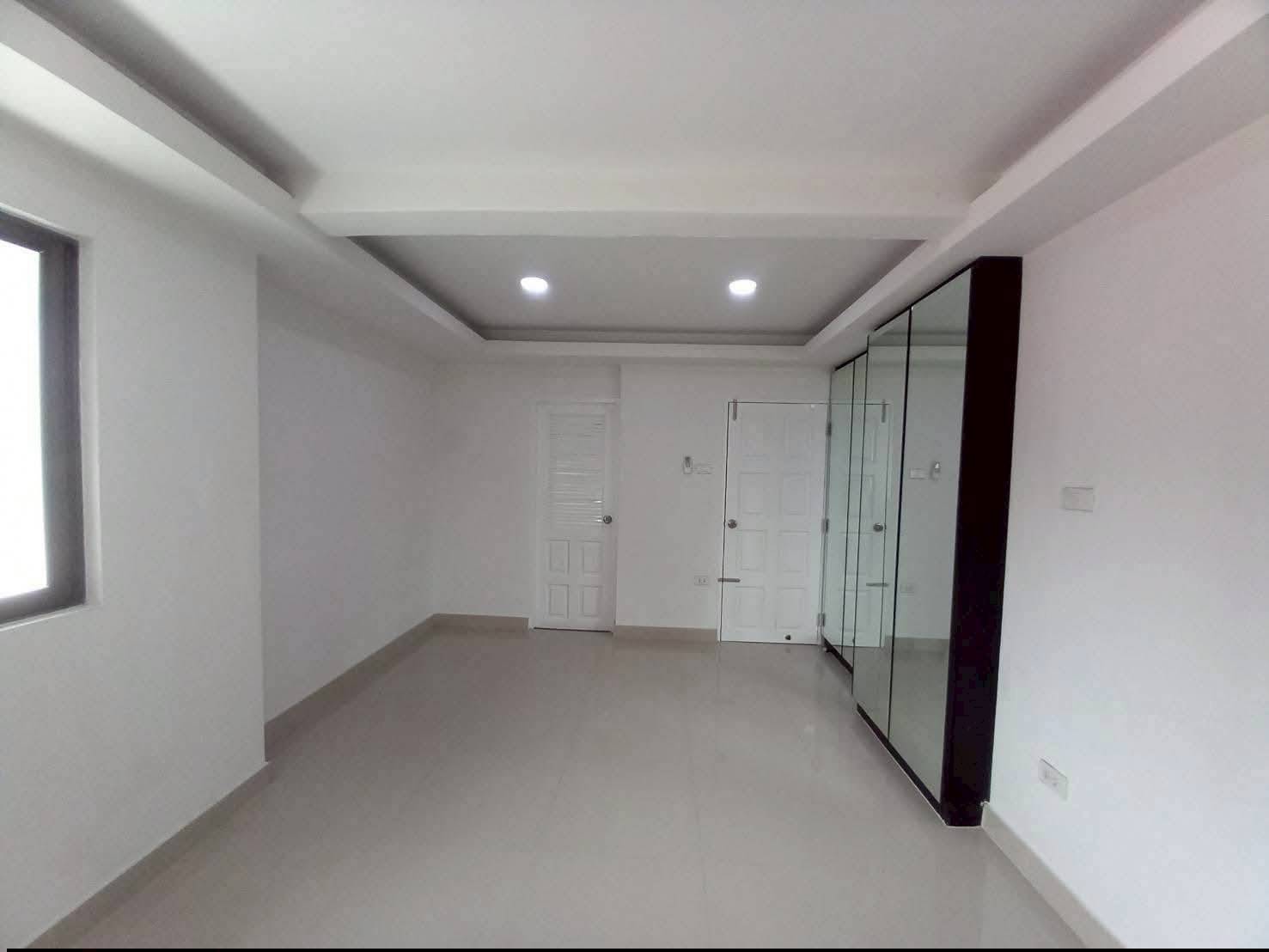 MH68  🏡 For Rent — Home office Thonglor