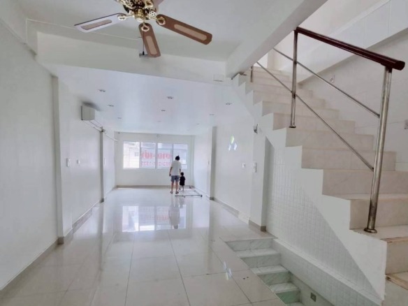 MH67  🏡 For Rent — Four-story commercial building, Samrong