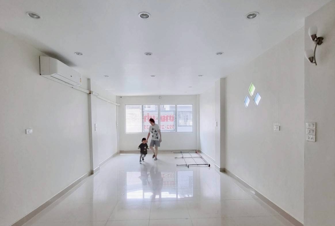 MH67  🏡 For Rent — Four-story commercial building, Samrong