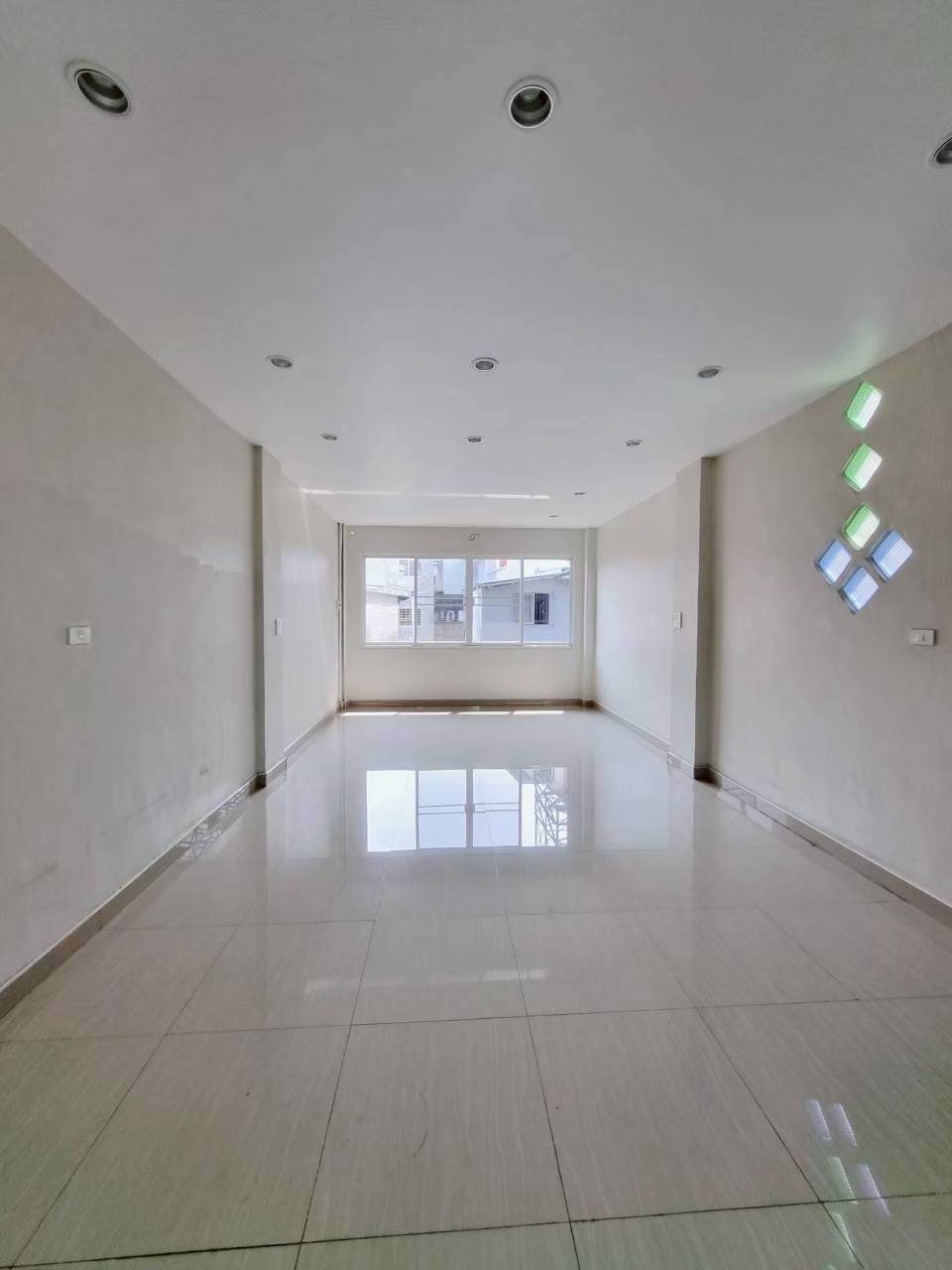 MH67  🏡 For Rent — Four-story commercial building, Samrong