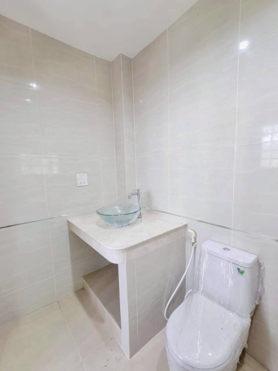 MH67  🏡 For Rent — Four-story commercial building, Samrong