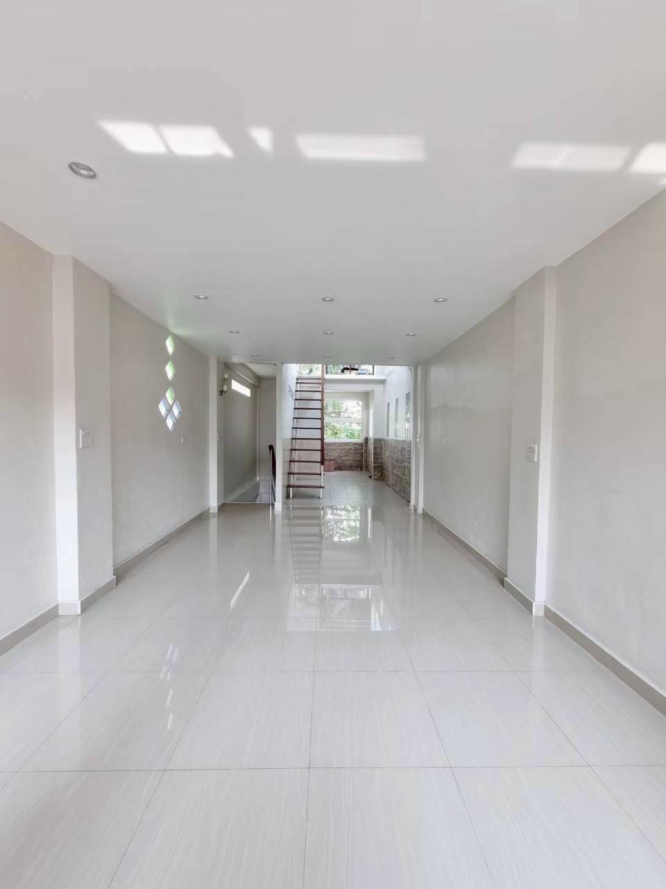 MH67  🏡 For Rent — Four-story commercial building, Samrong