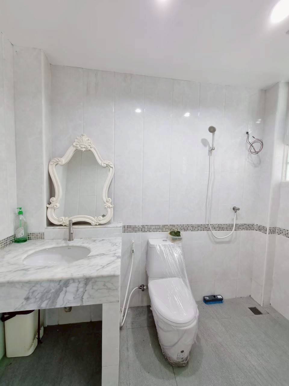 MH67  🏡 For Rent — Four-story commercial building, Samrong