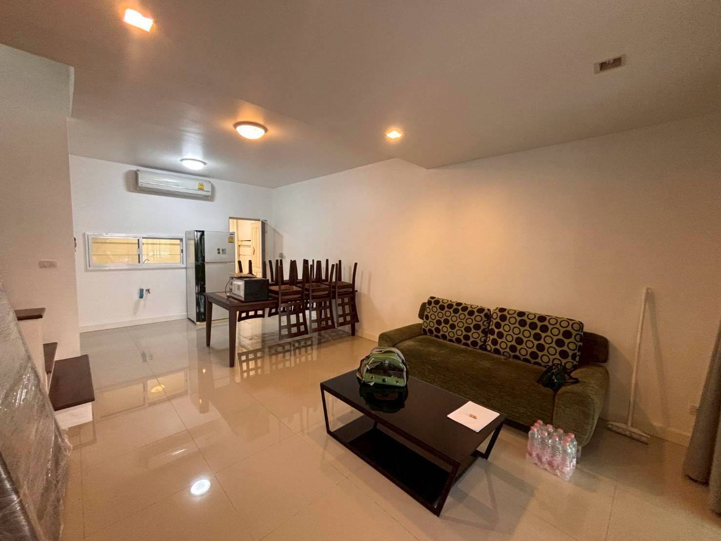 MH51  🏡 For Rent — Home Office On Nut 68