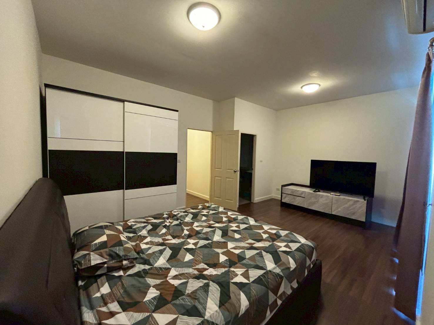 MH51  🏡 For Rent — Home Office On Nut 68