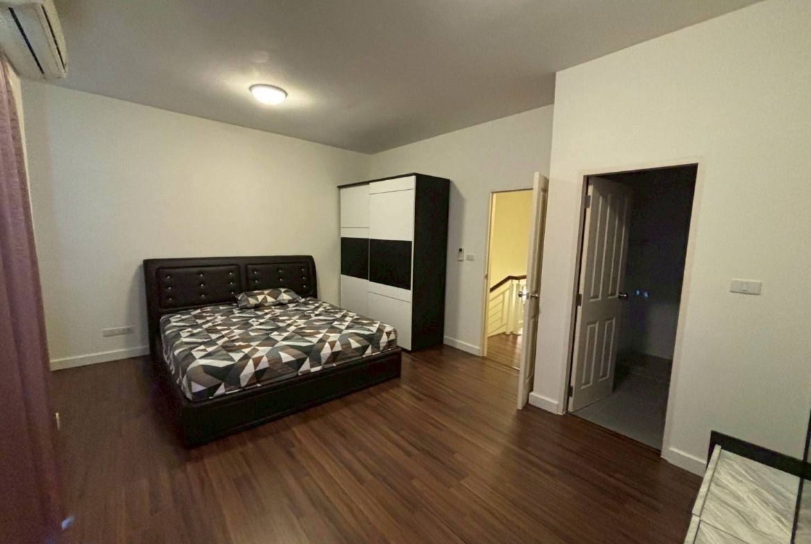 MH51  🏡 For Rent — Home Office On Nut 68