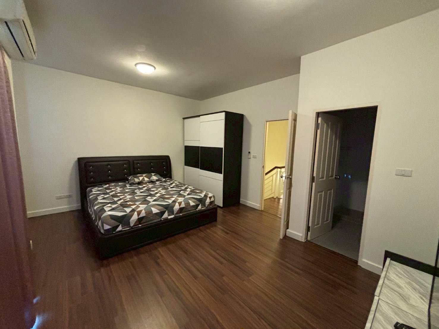 MH51  🏡 For Rent — Home Office On Nut 68