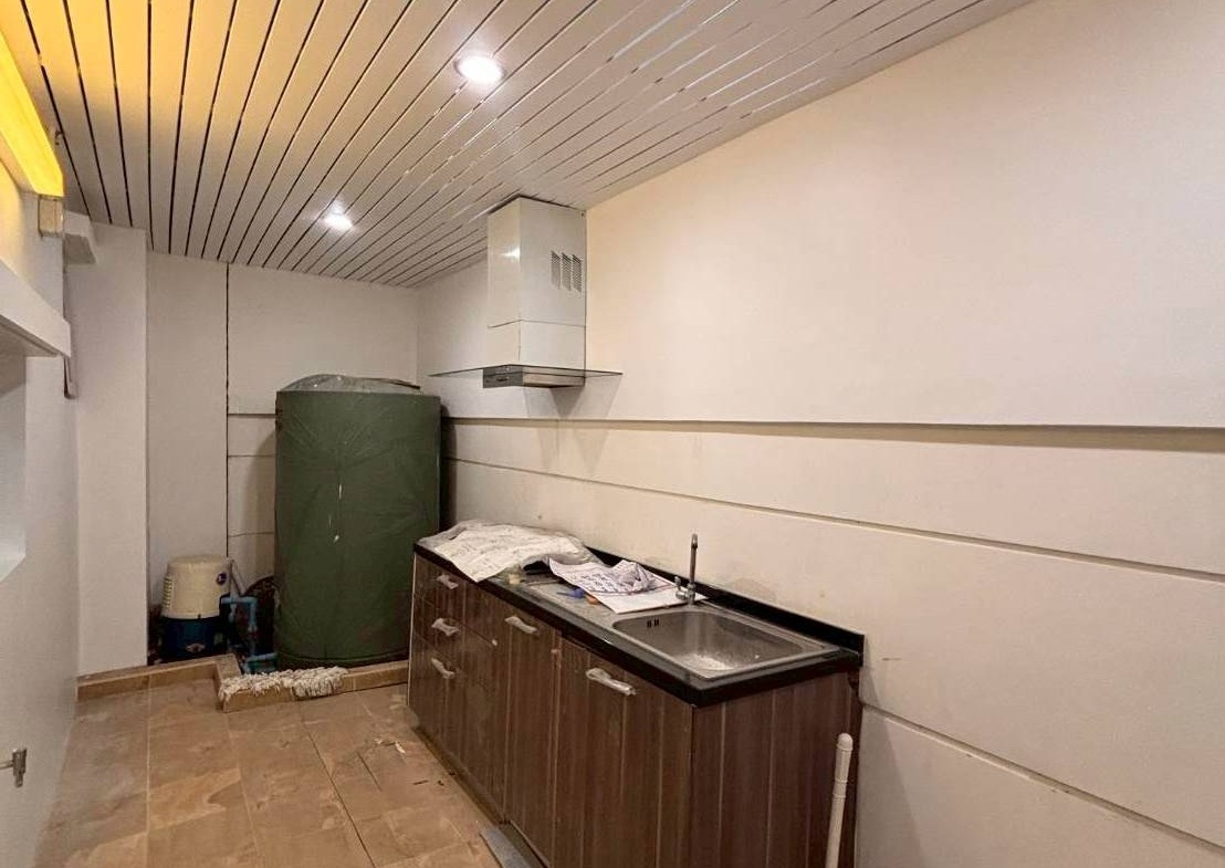 MH51  🏡 For Rent — Home Office On Nut 68