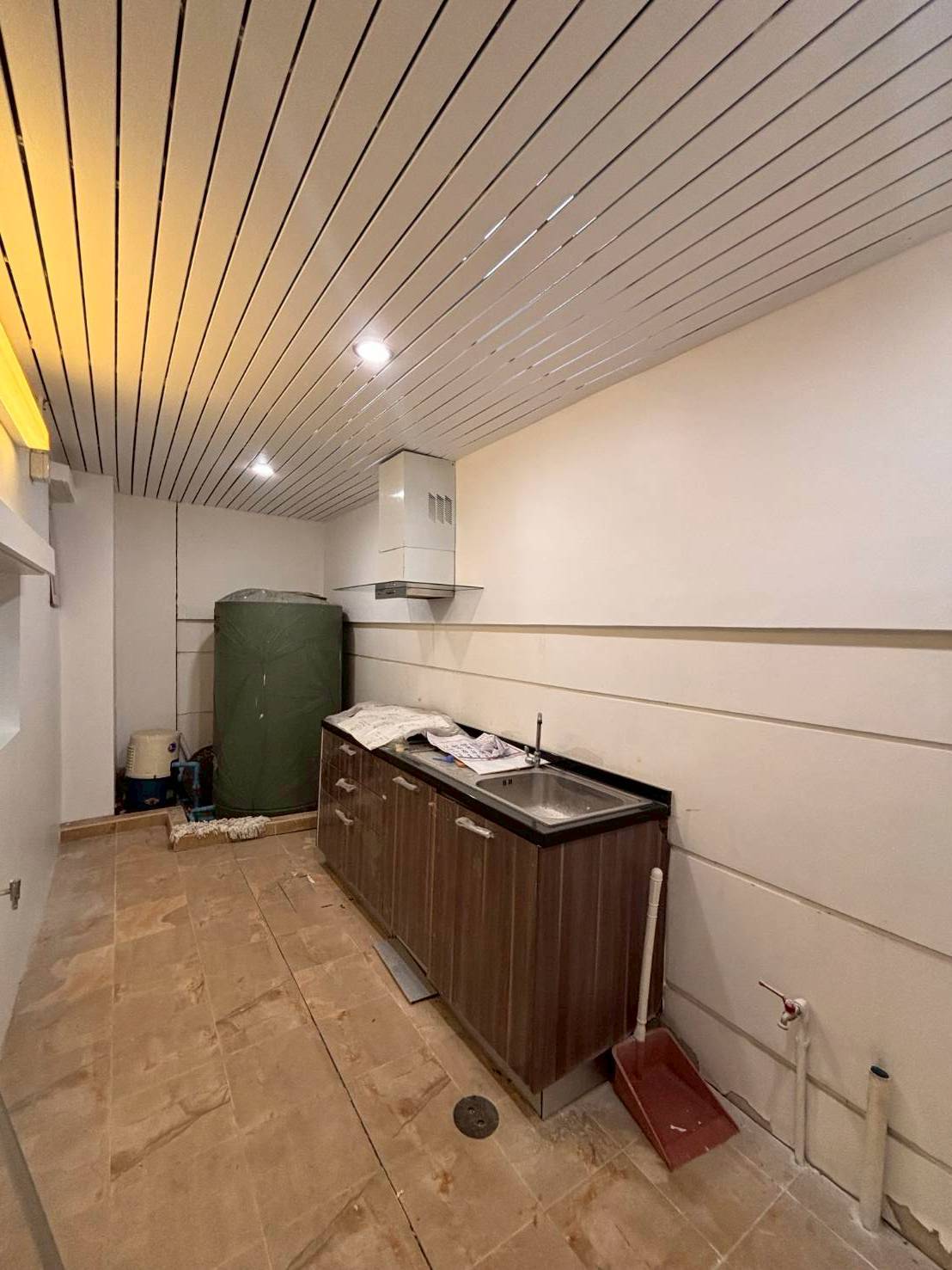 MH51  🏡 For Rent — Home Office On Nut 68