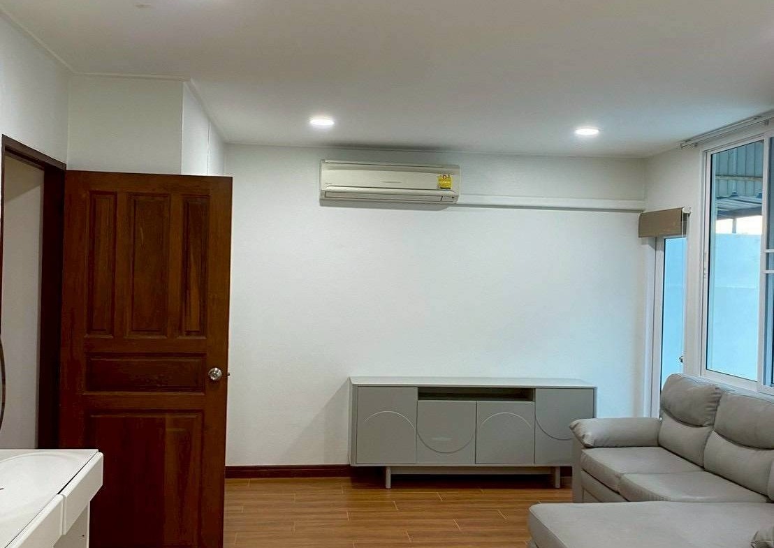 MH47  🏡 For Rent — Home Office near MRT Yellow Line