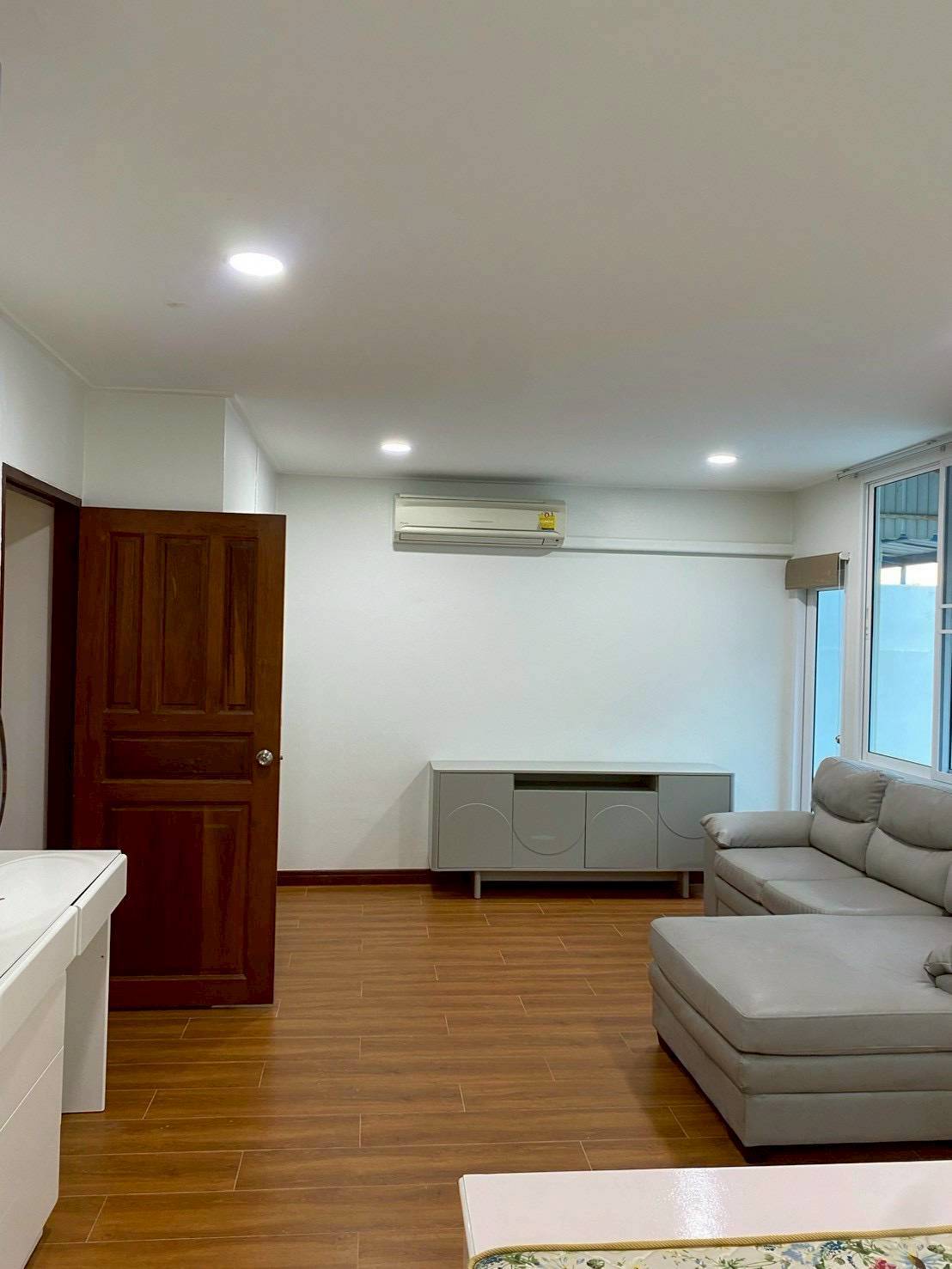 MH47  🏡 For Rent — Home Office near MRT Yellow Line