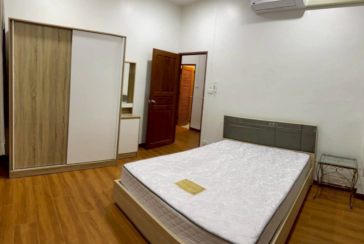 MH47  🏡 For Rent — Home Office near MRT Yellow Line