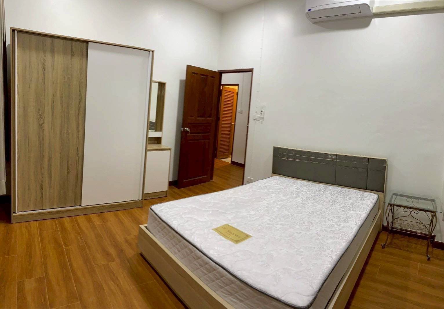 MH47  🏡 For Rent — Home Office near MRT Yellow Line