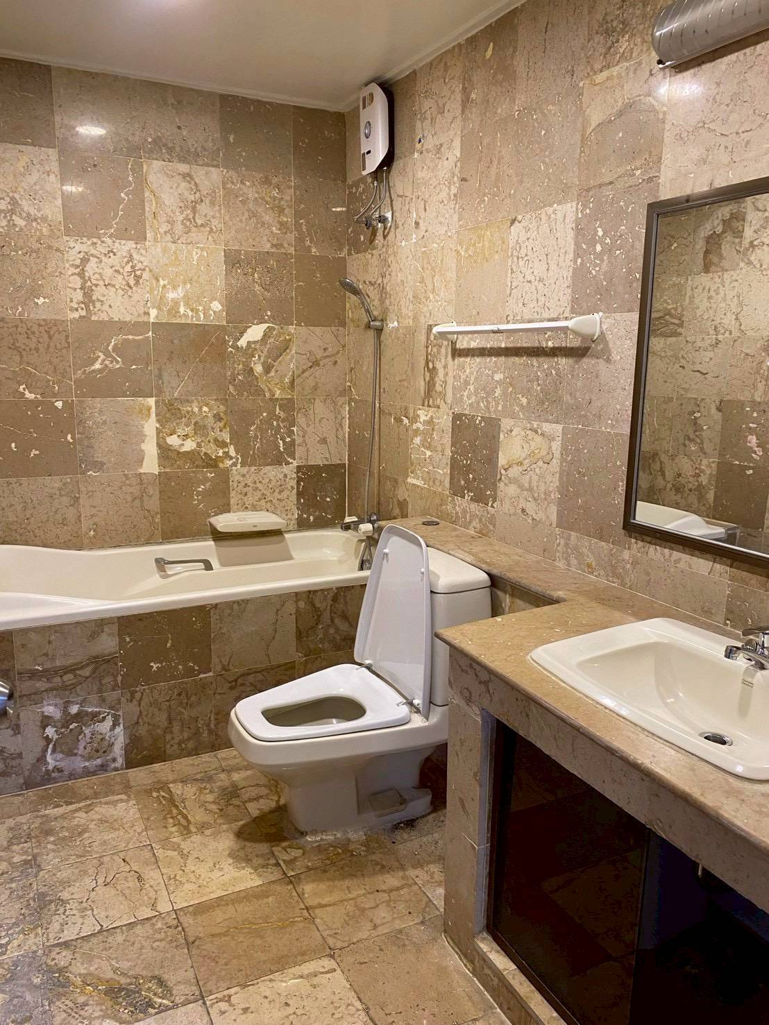 MH47  🏡 For Rent — Home Office near MRT Yellow Line