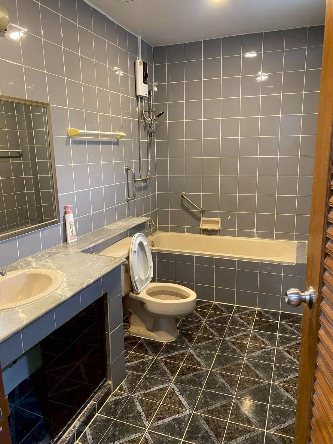 MH47  🏡 For Rent — Home Office near MRT Yellow Line