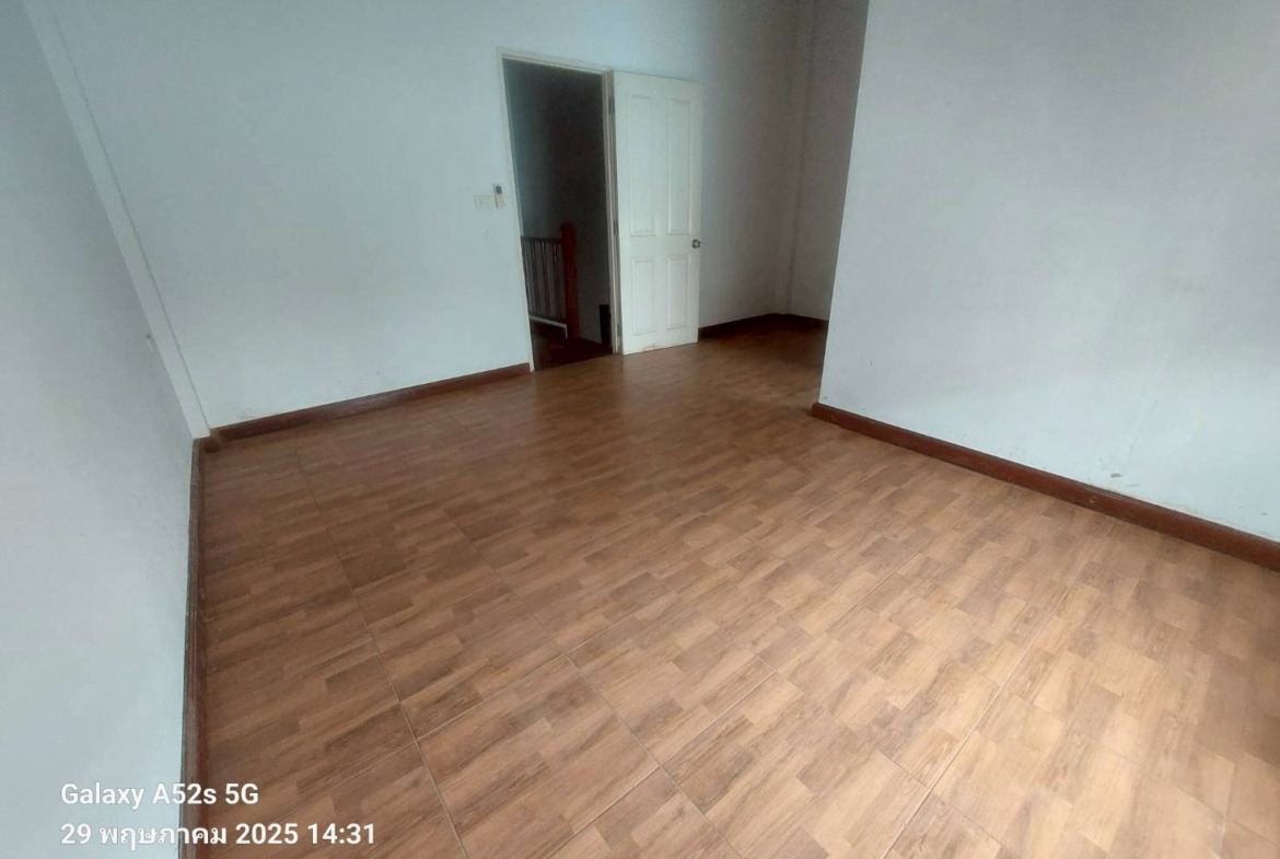 MH38  🏡 For Rent — Home Office near MRT Yellow Line