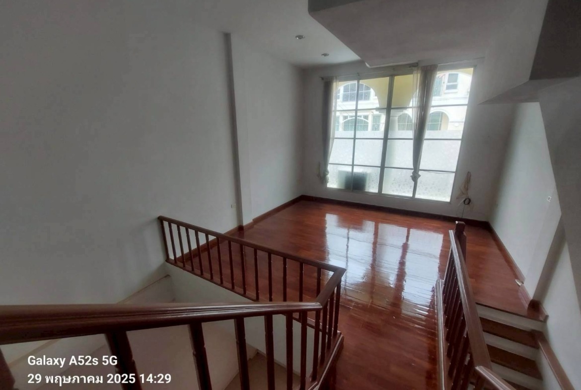 MH38  🏡 For Rent — Home Office near MRT Yellow Line