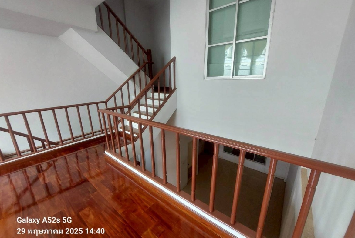 MH38  🏡 For Rent — Home Office near MRT Yellow Line