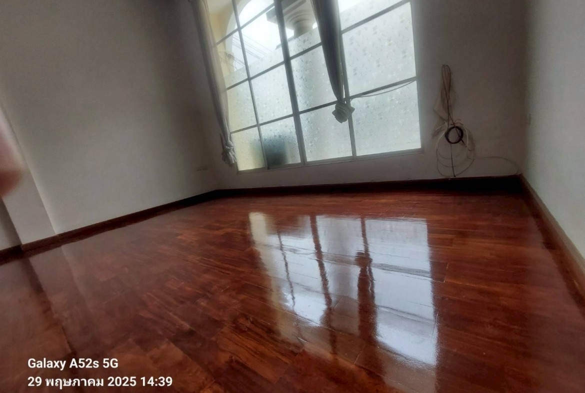 MH38  🏡 For Rent — Home Office near MRT Yellow Line
