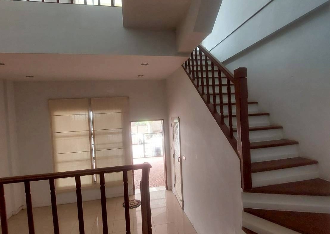 MH38  🏡 For Rent — Home Office near MRT Yellow Line