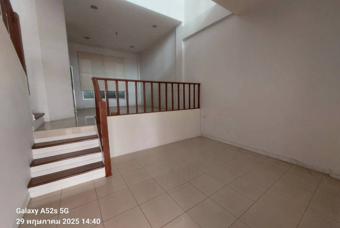 MH38  🏡 For Rent — Home Office near MRT Yellow Line