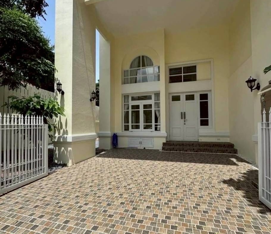 MH34 🏡 For Rent — Townhome Sukumvit 50 near BTS Green line