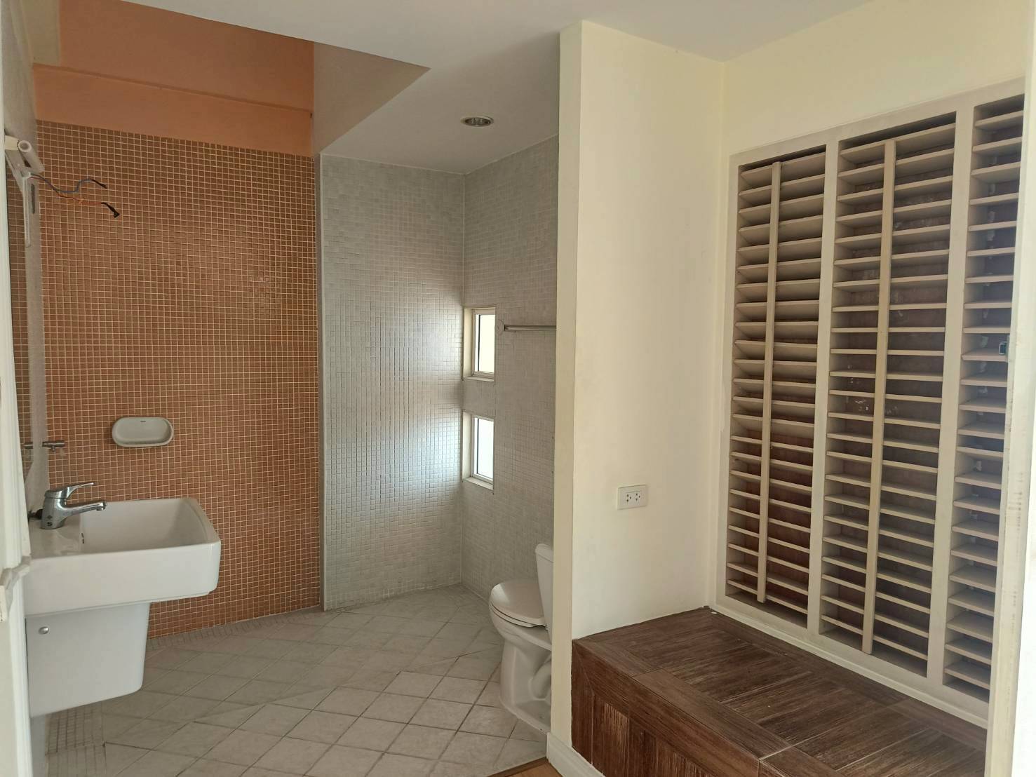 MH23 🏡 For Rent — Townhome on Chalerm Phra Kiat Road
