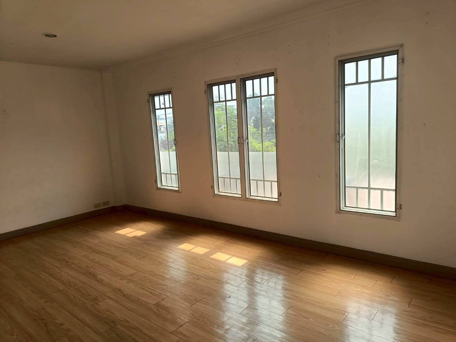 MH23 🏡 For Rent — Townhome on Chalerm Phra Kiat Road