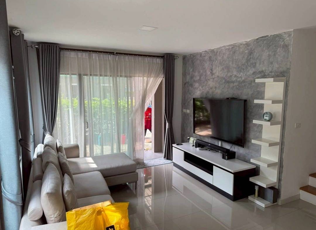 MHA108 🏡 For Rent — Townhome Soi Phatthanakan 38