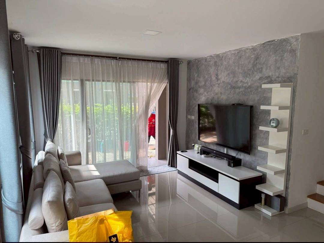 MHA108 🏡 For Rent — Townhome Soi Phatthanakan 38