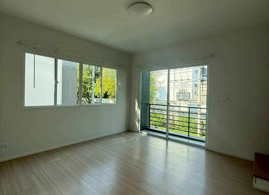 MHA105 🏡 For Rent — Townhome in Sukumvit 77 (On Nut)