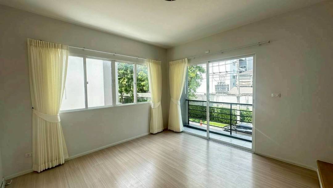MHA105 🏡 For Rent — Townhome in Sukumvit 77 (On Nut)