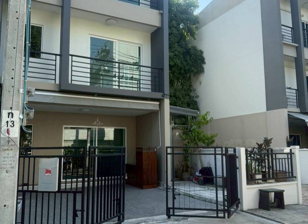 MHA105 🏡 For Rent — Townhome in Sukumvit 77 (On Nut)