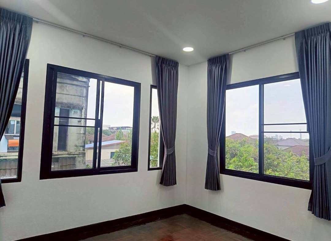MH113 🏡 For Rent — Home Office near the MRT Yellow Line, Srinakarin