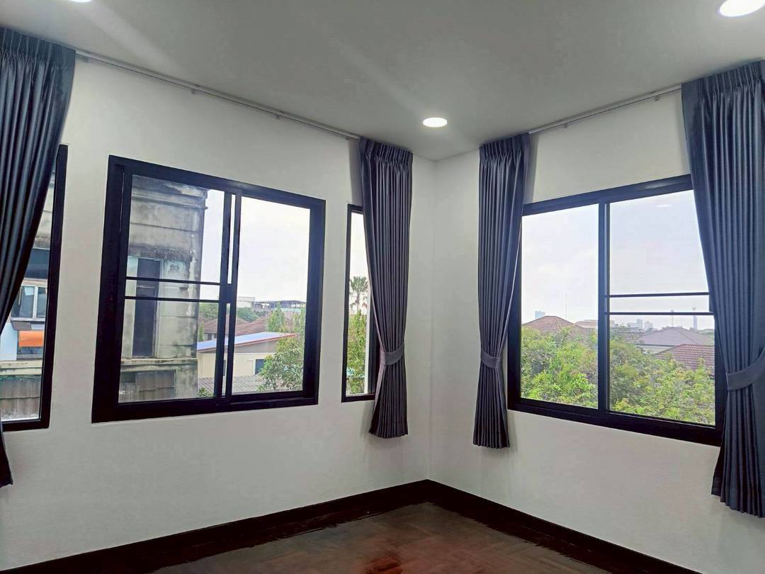 MH113 🏡 For Rent — Home Office near the MRT Yellow Line, Srinakarin