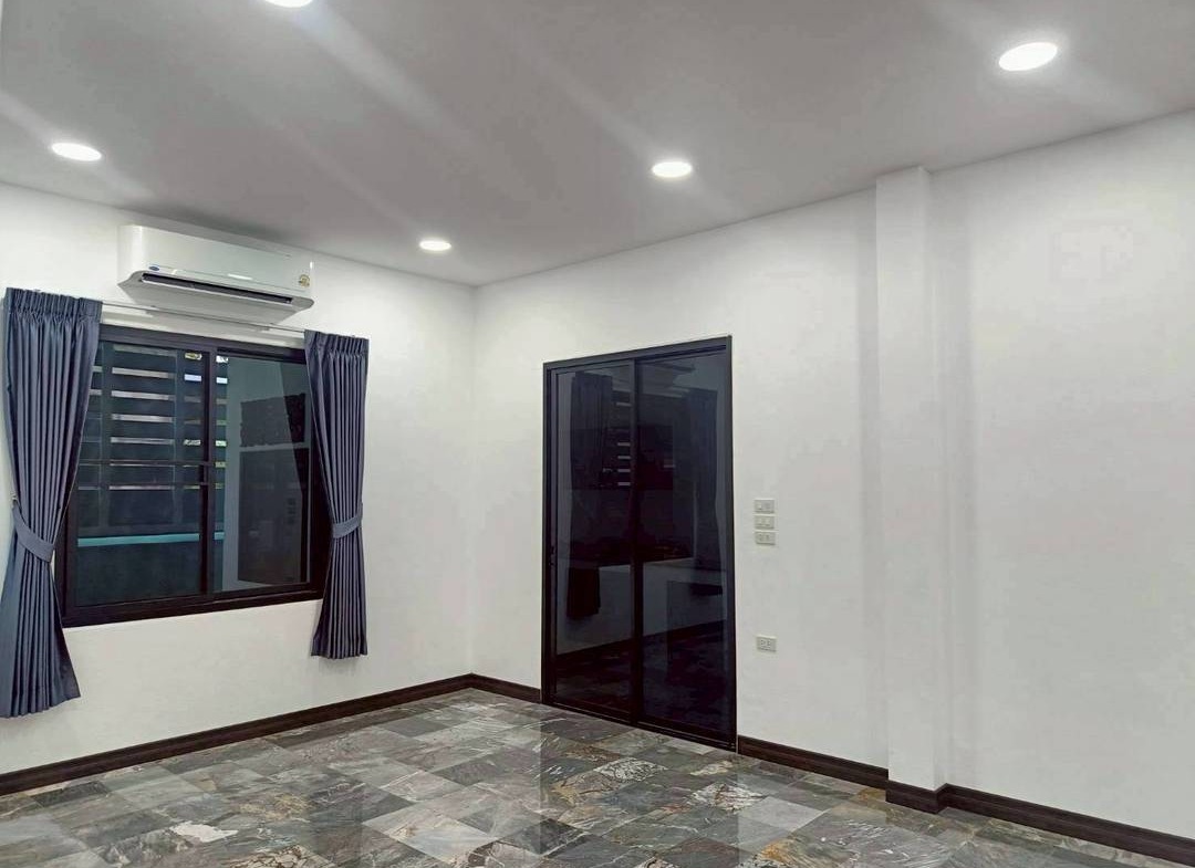 MH113 🏡 For Rent — Home Office near the MRT Yellow Line, Srinakarin
