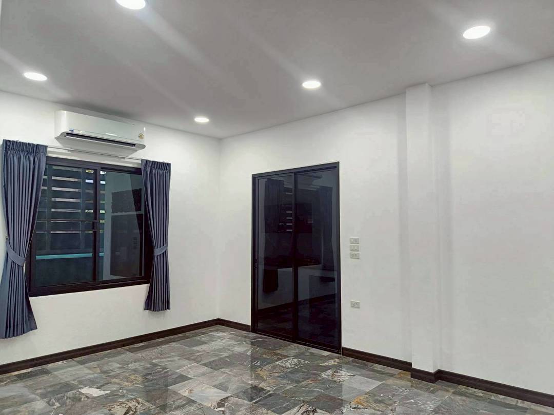 MH113 🏡 For Rent — Home Office near the MRT Yellow Line, Srinakarin
