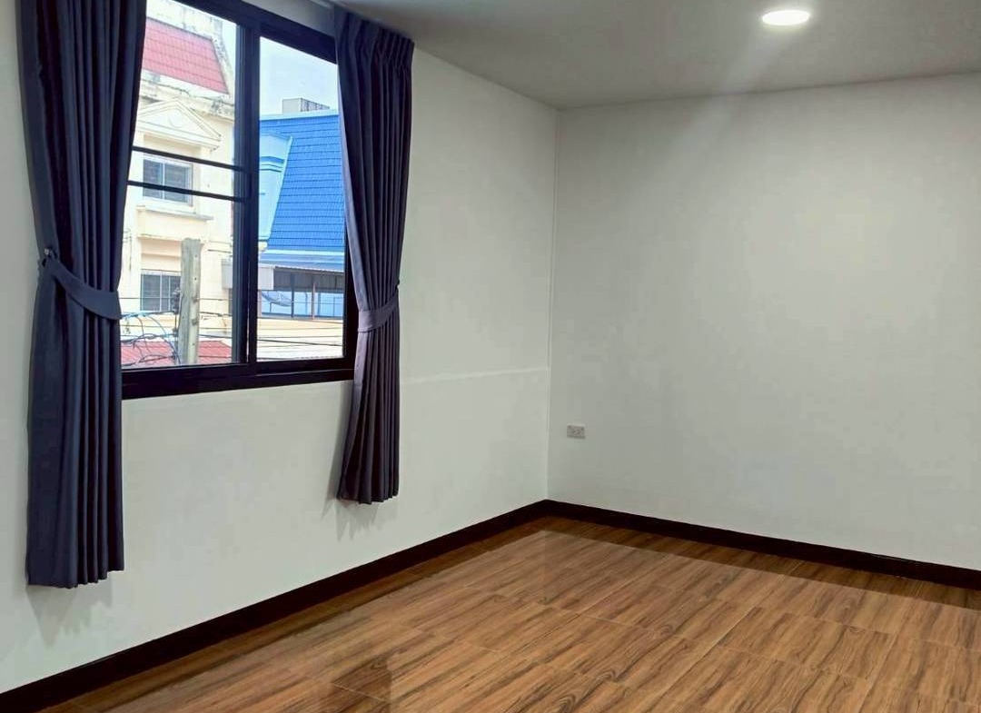 MH113 🏡 For Rent — Home Office near the MRT Yellow Line, Srinakarin