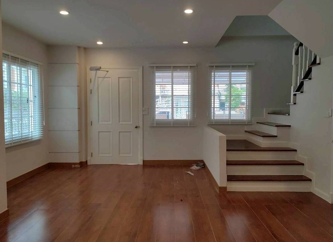 MH120 🏡 For Rent — Four-story home office for rent at Plus Park Avenue, Lasalle-Srinakarin.