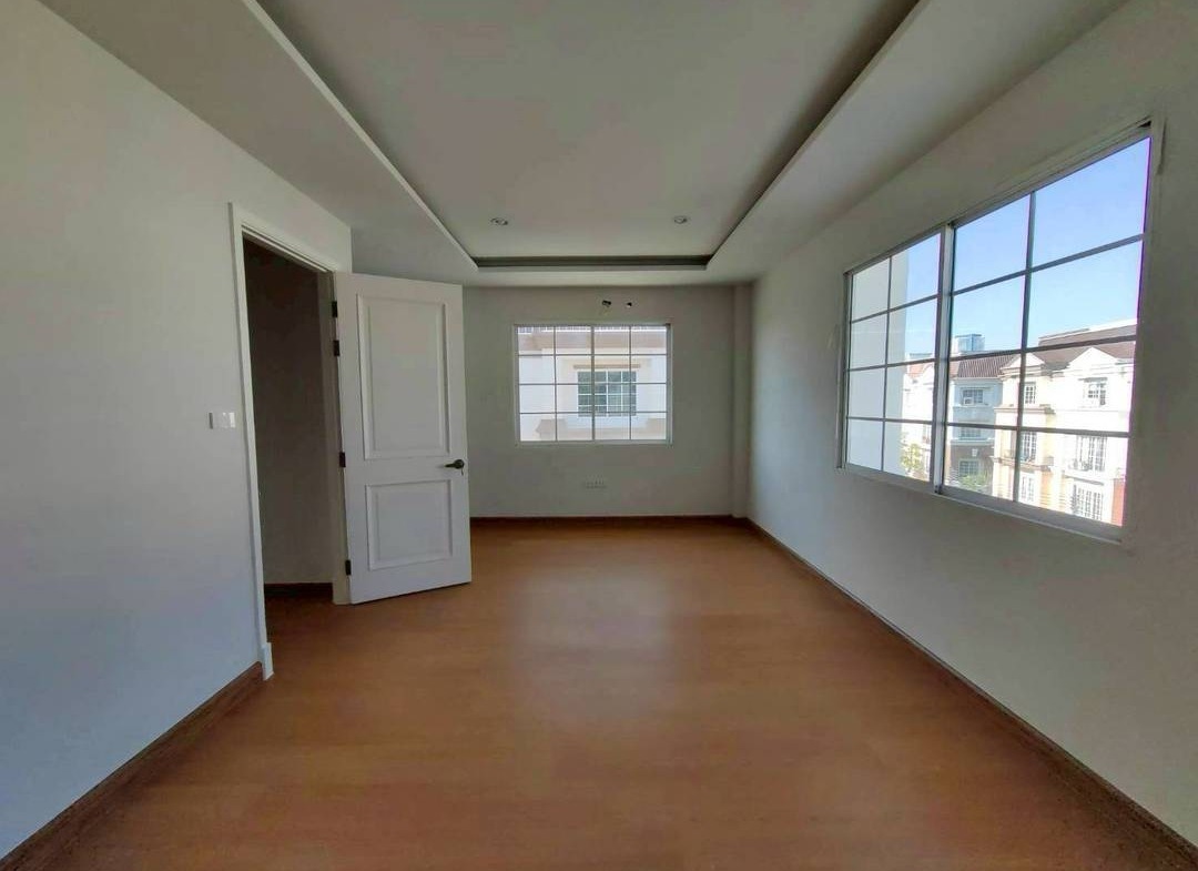 MH120 🏡 For Rent — Four-story home office for rent at Plus Park Avenue, Lasalle-Srinakarin.