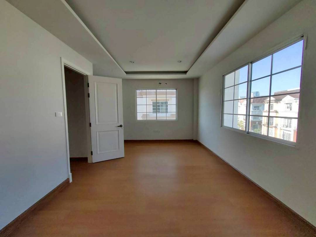 MH120 🏡 For Rent — Four-story home office for rent at Plus Park Avenue, Lasalle-Srinakarin.