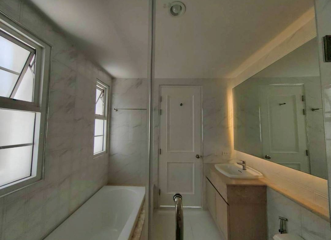 MH120 🏡 For Rent — Four-story home office for rent at Plus Park Avenue, Lasalle-Srinakarin.