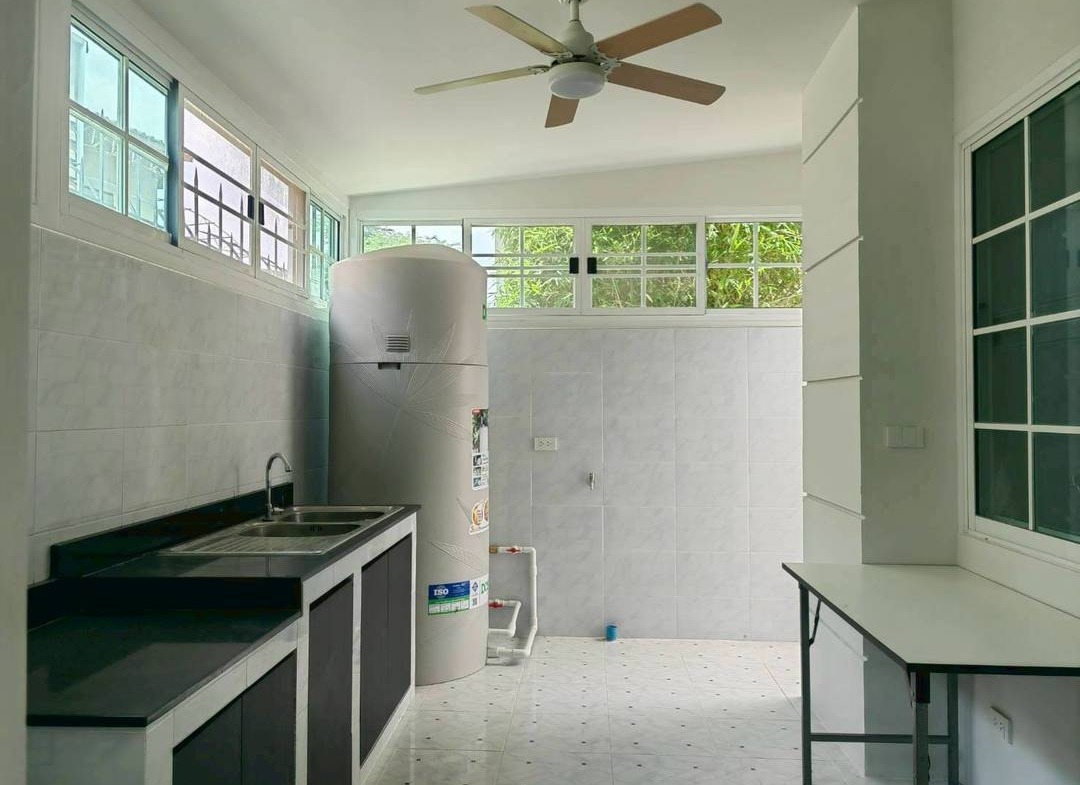 MH120 🏡 For Rent — Four-story home office for rent at Plus Park Avenue, Lasalle-Srinakarin.