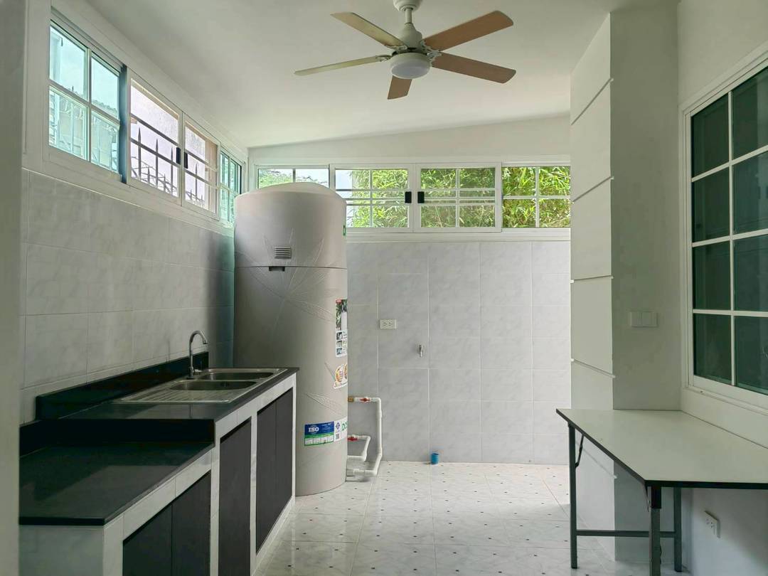 MH120 🏡 For Rent — Four-story home office for rent at Plus Park Avenue, Lasalle-Srinakarin.