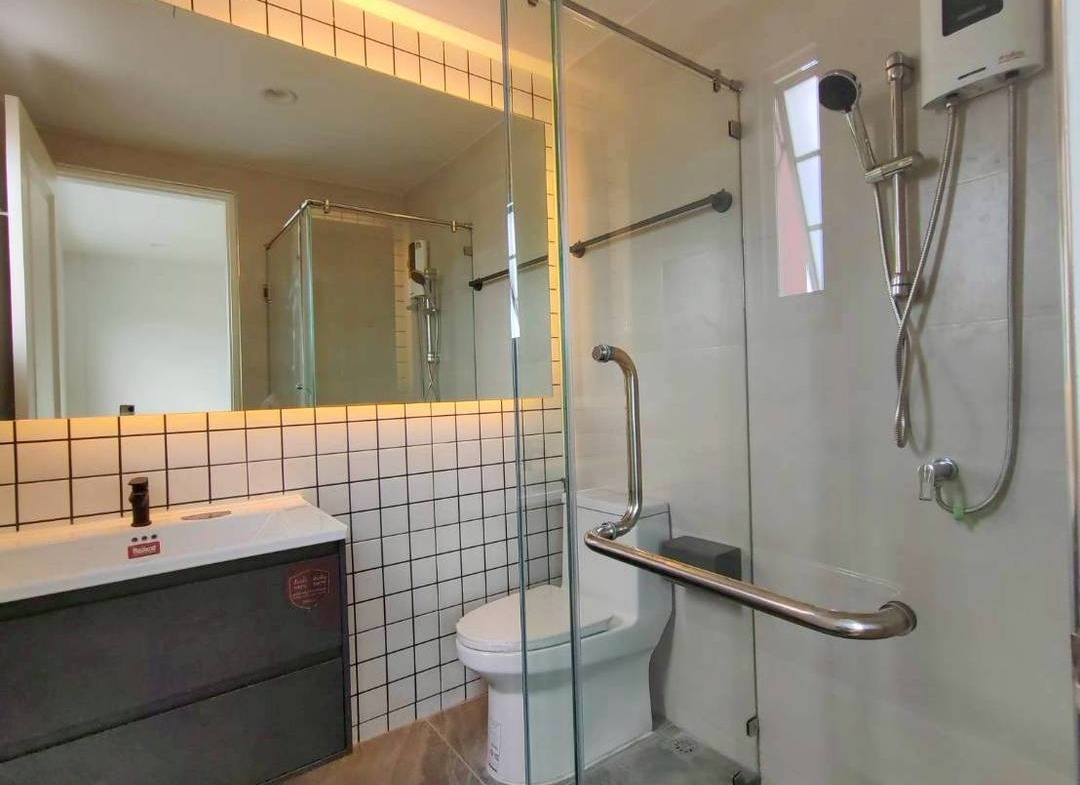 MH120 🏡 For Rent — Four-story home office for rent at Plus Park Avenue, Lasalle-Srinakarin.