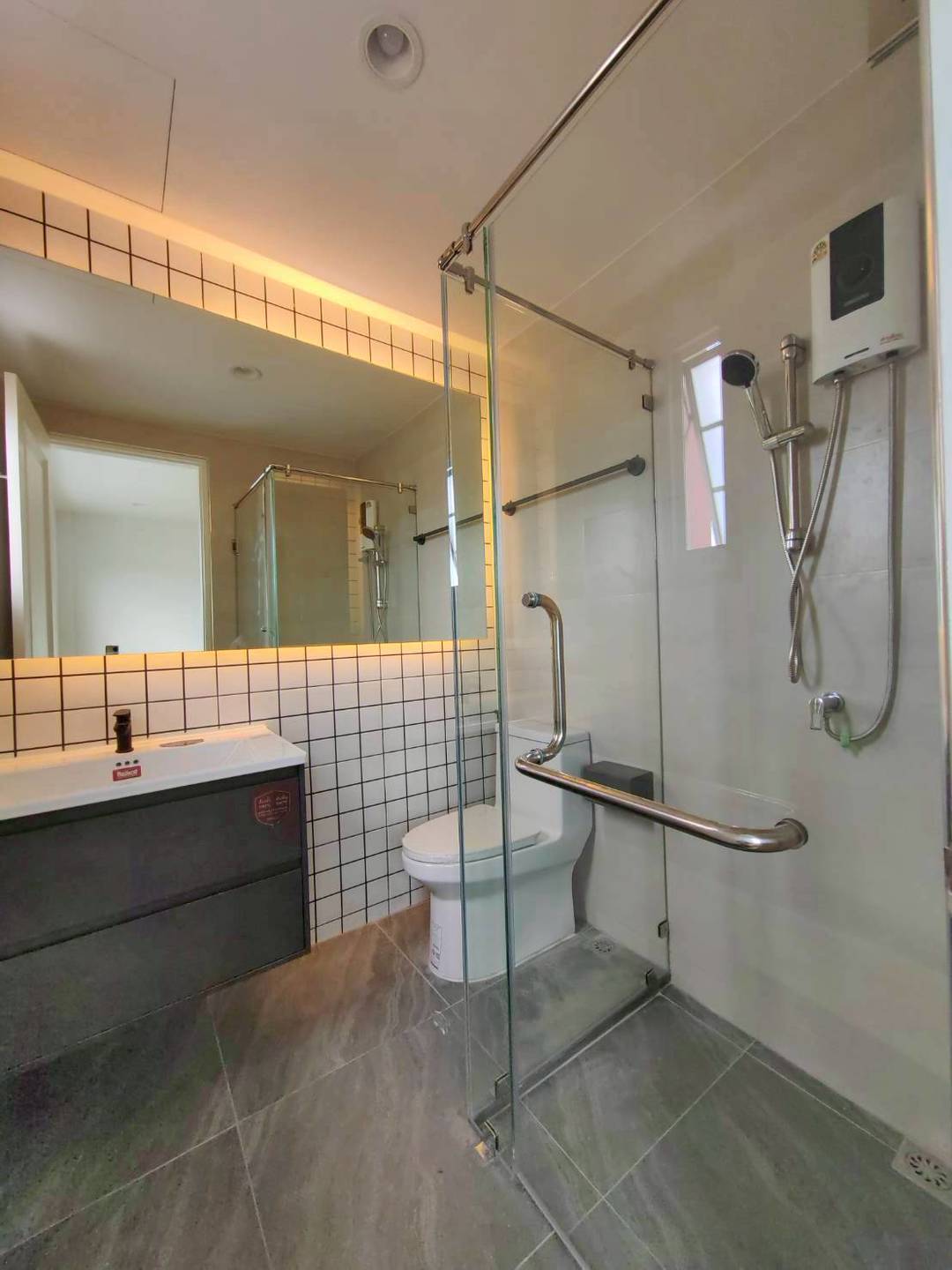 MH120 🏡 For Rent — Four-story home office for rent at Plus Park Avenue, Lasalle-Srinakarin.