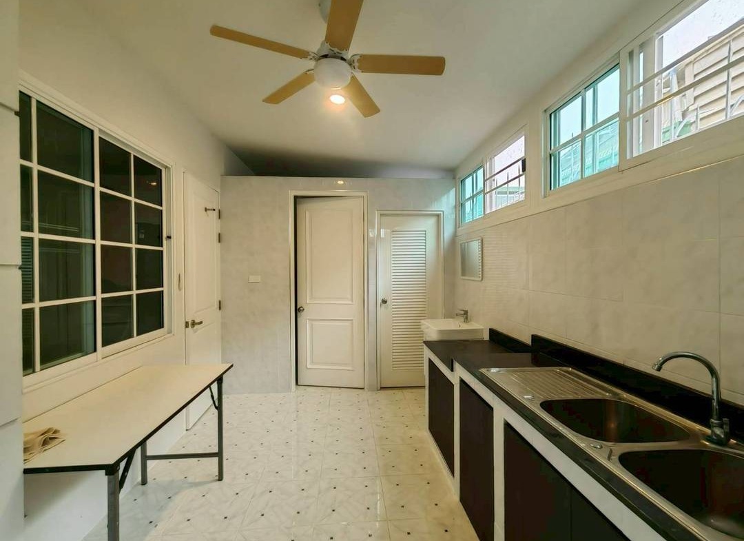 MH120 🏡 For Rent — Four-story home office for rent at Plus Park Avenue, Lasalle-Srinakarin.